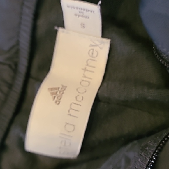 Stella McCartney calibration with Adidas small lined pants. Excellent Condition - Picture 7 of 7